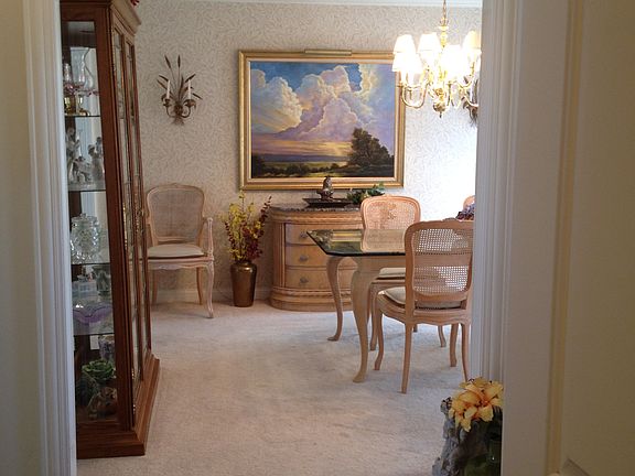 Front Foyer Right Dinning Rm