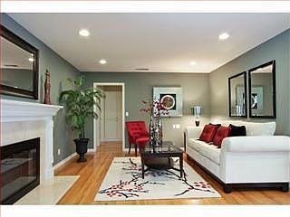 4th image of 326 Iris Way