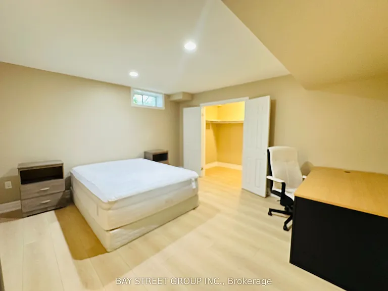 118 Fairglen Ave — Photo 22