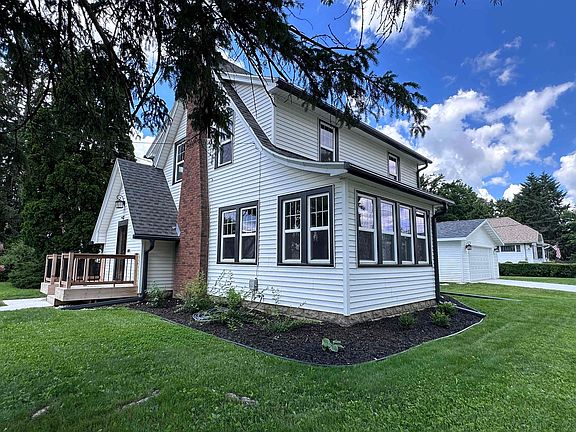 5th image of 1221 Grace St