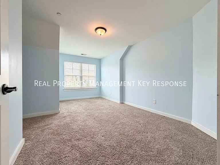 213 Emmett Dr — Photo 13