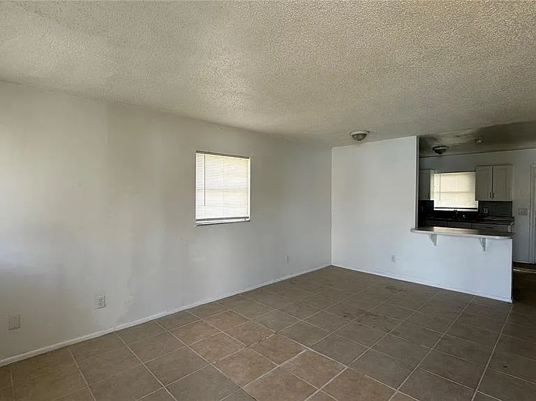 325 W Pierce St #1 — Photo 3