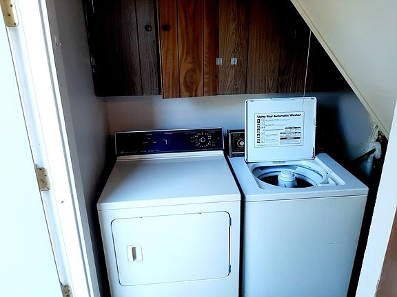 Washer/dryer provided -- tenant maintains