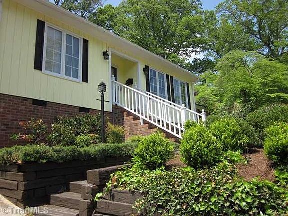 2nd image of 216 Mayflower Dr