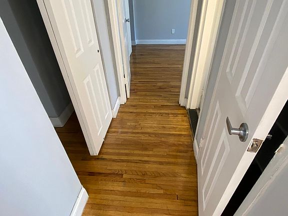 4th image of 946 Bronx Park S APT 2D