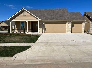 906 E Cross Creek Ct, Derby, KS 67037