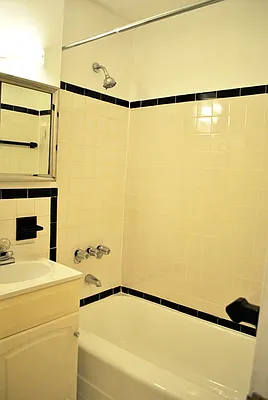 Rented by Barshay Brokerage | media 11