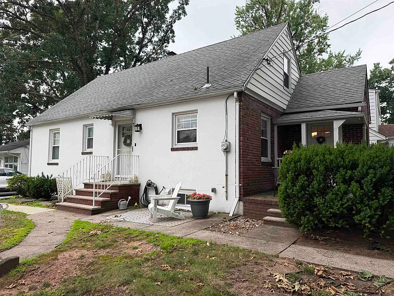 58 Hastings Ave — Photo 31