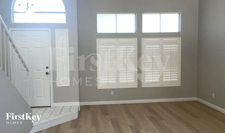 277 Fairbrook Dr — Photo 2