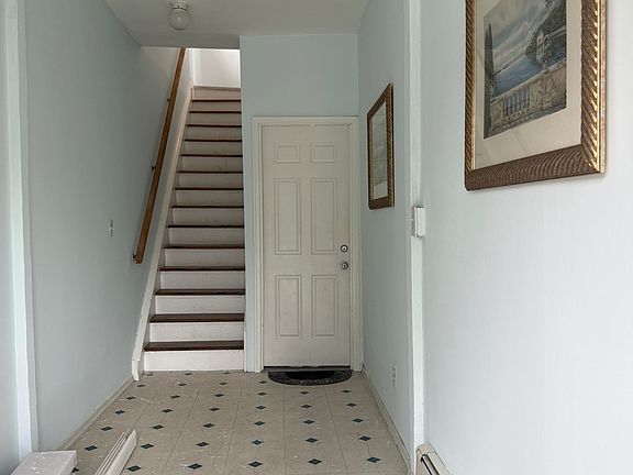 2nd image of 832 Hussa St #2