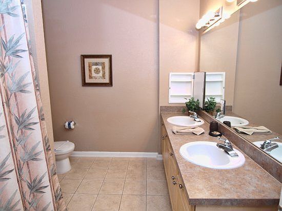 TR3C807T-Shared-Bathroom