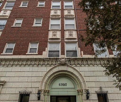 2nd image of 6928 N Greenview Ave #125