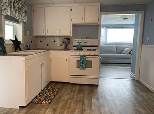 10 Cliff Ave, Hampton, NH 03842