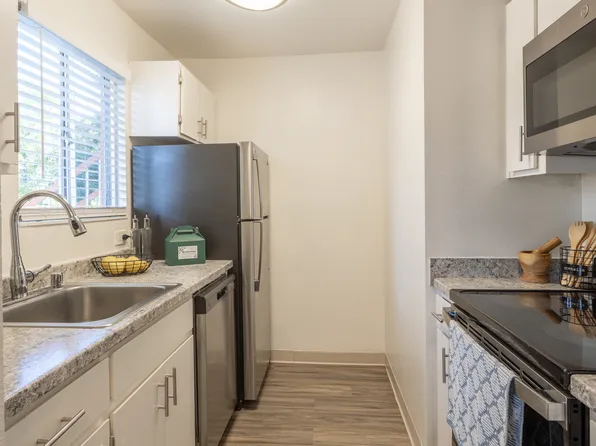 Miramar Plaza, 1121-1145 Miramar Way #69, Sunnyvale, CA 94086