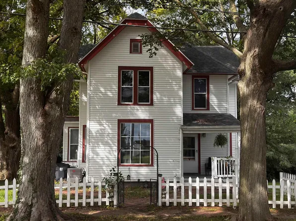 30 S Avenue B Ave #B, Canton, IL 61520