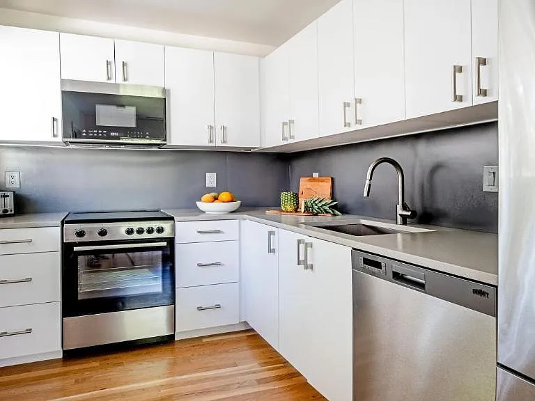 242 11th St NE #3 — Photo 4