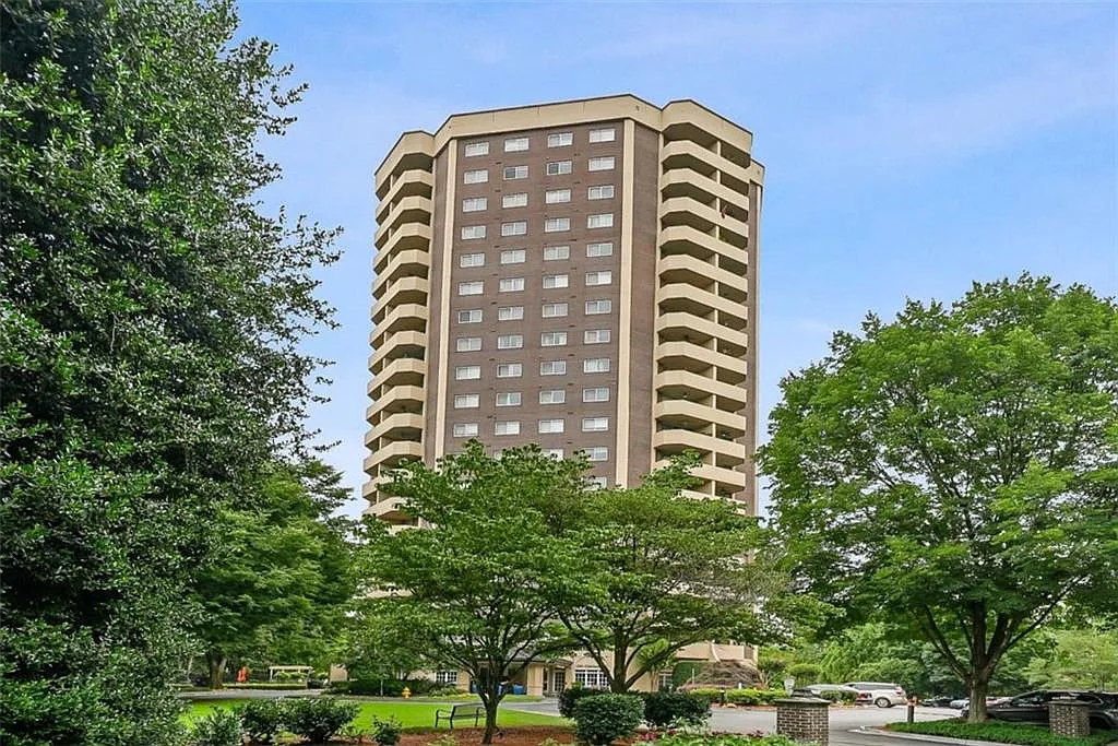 1 bed, 1.0 bath, 814 sqft, $2,300 — Photo 1