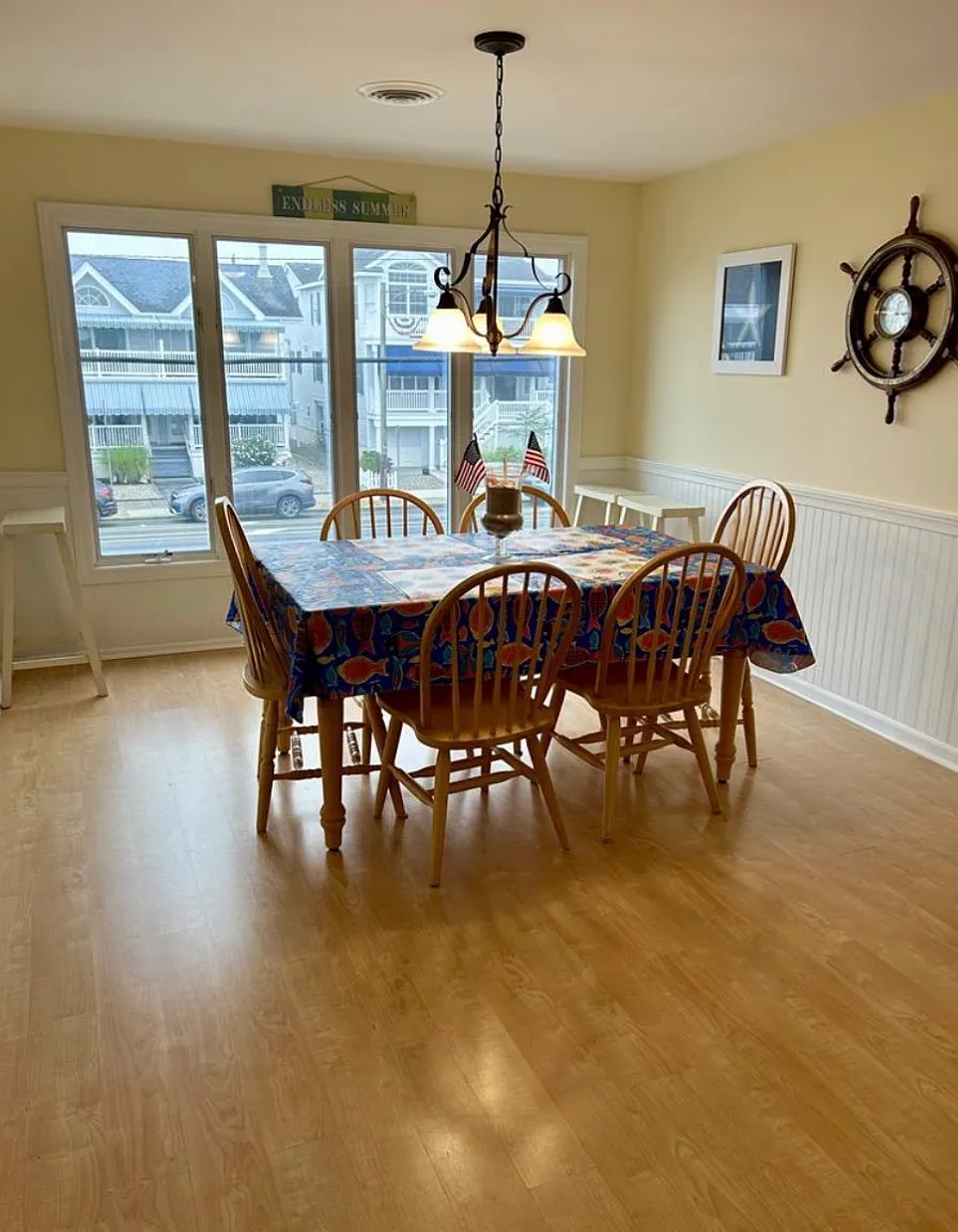 3 bed, 1300 sqft, $1,800 — Photo 2