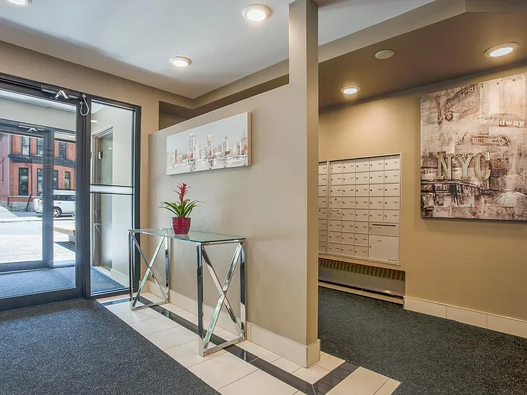 335 Maclaren St — Photo 4