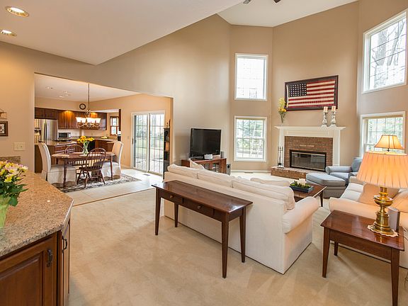 4th image of 2899 Forest Lake Dr