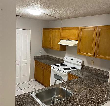 5th image of 11409 NW 35th St
