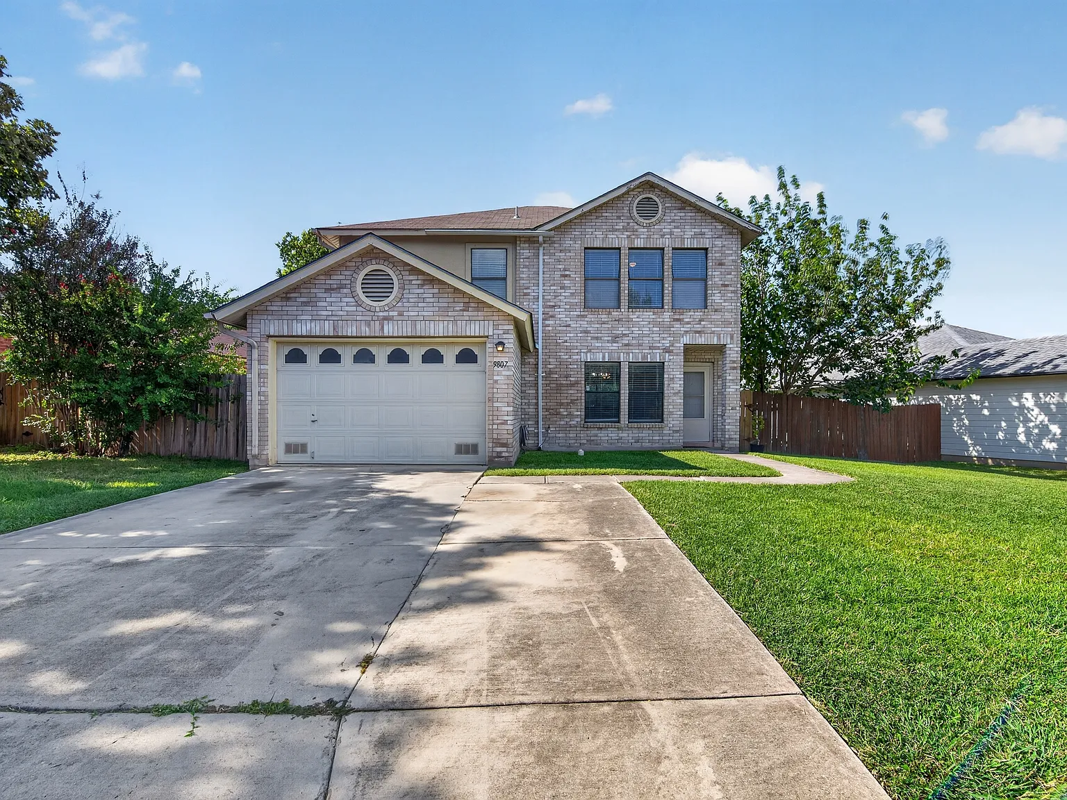 3 bed, 2.5 bath, 1698 sqft, $2,300 — Photo 3