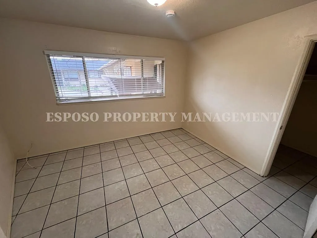 2825-2841 E. Harvard Ave. - 2827 — Photo 2