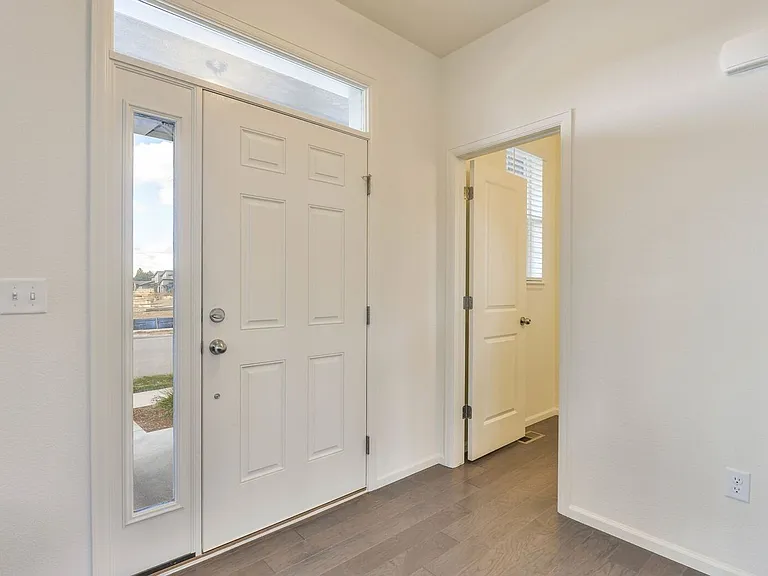 344 Zeppelin Way — Photo 5