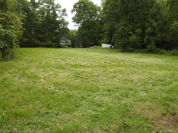 1988 S Elba Rd, Lapeer, MI 48446