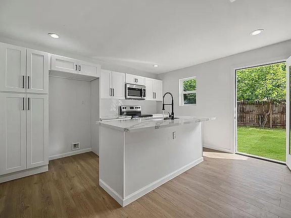 2nd image of 5823 Pershing St