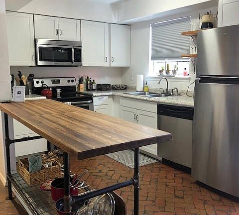 2nd image of 600 Arno St NE APT 1