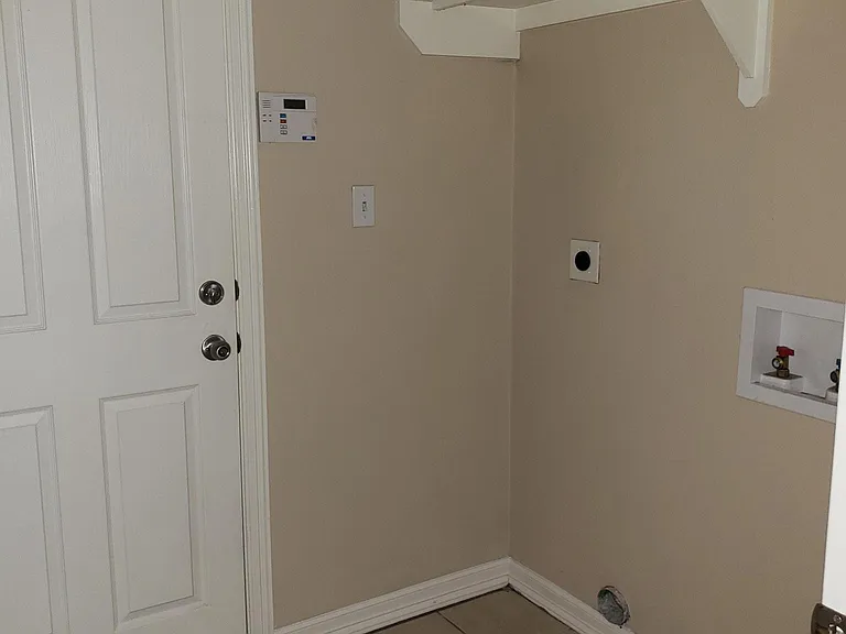2001 Treasure Oaks Dr — Photo 11