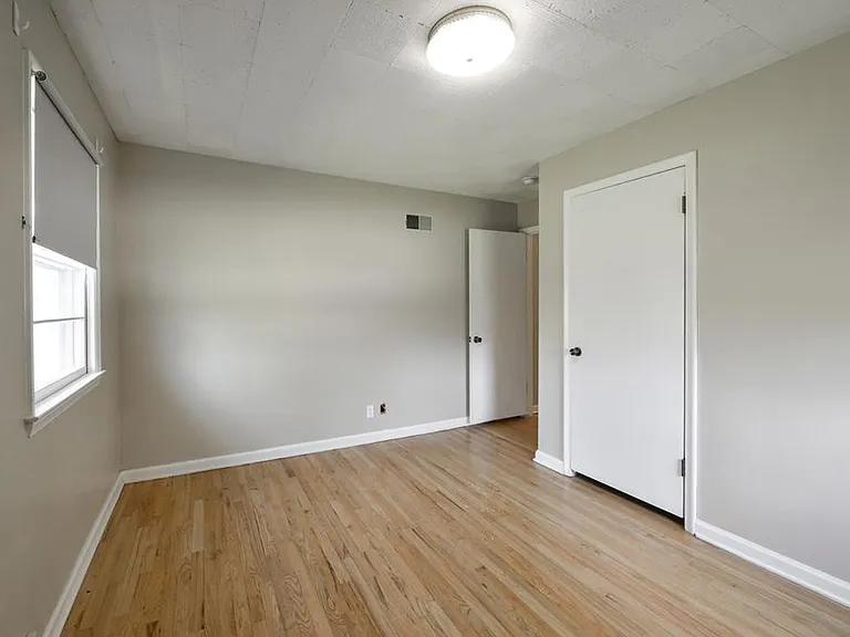 1018 S 114th St — Photo 17