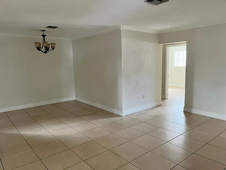 11229 SW 5th Ter #11229 — Photo 2