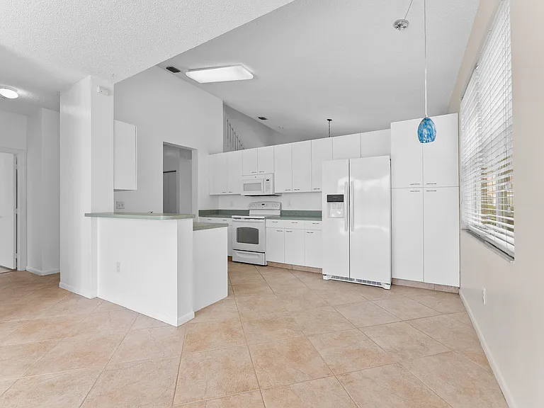 15350 NW 6th Ct — Photo 11