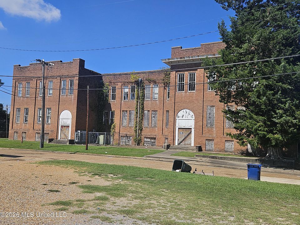 2nd image of 100 Saint Catherine St