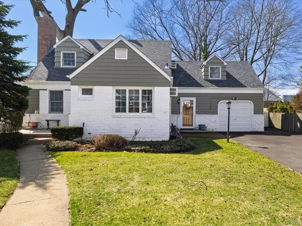 11 Maple Street, Malverne, NY 11565