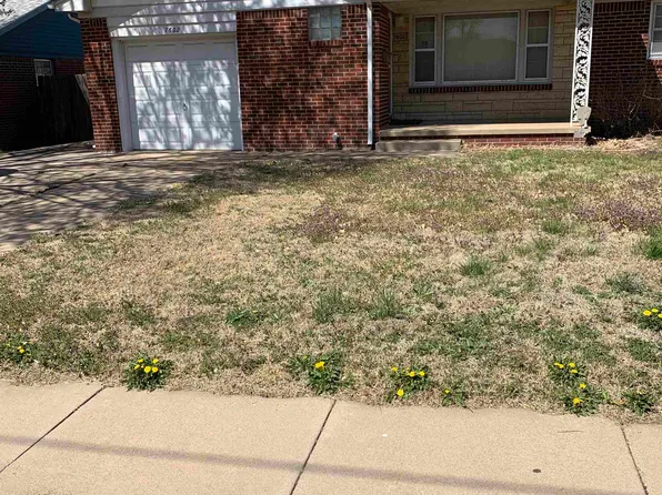 7602 E Lincoln St, Wichita, KS 67207