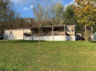 80 Lakeview Dr, Cottageville, WV 25239