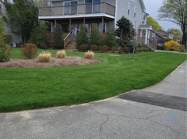 190 Charlotte Dr, Warwick, RI 02818