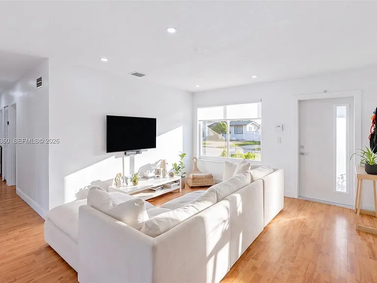 2131 SW 82nd Pl — Photo 9