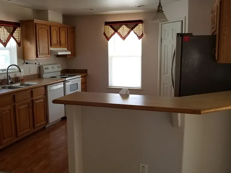 105 Creek St — Photo 9