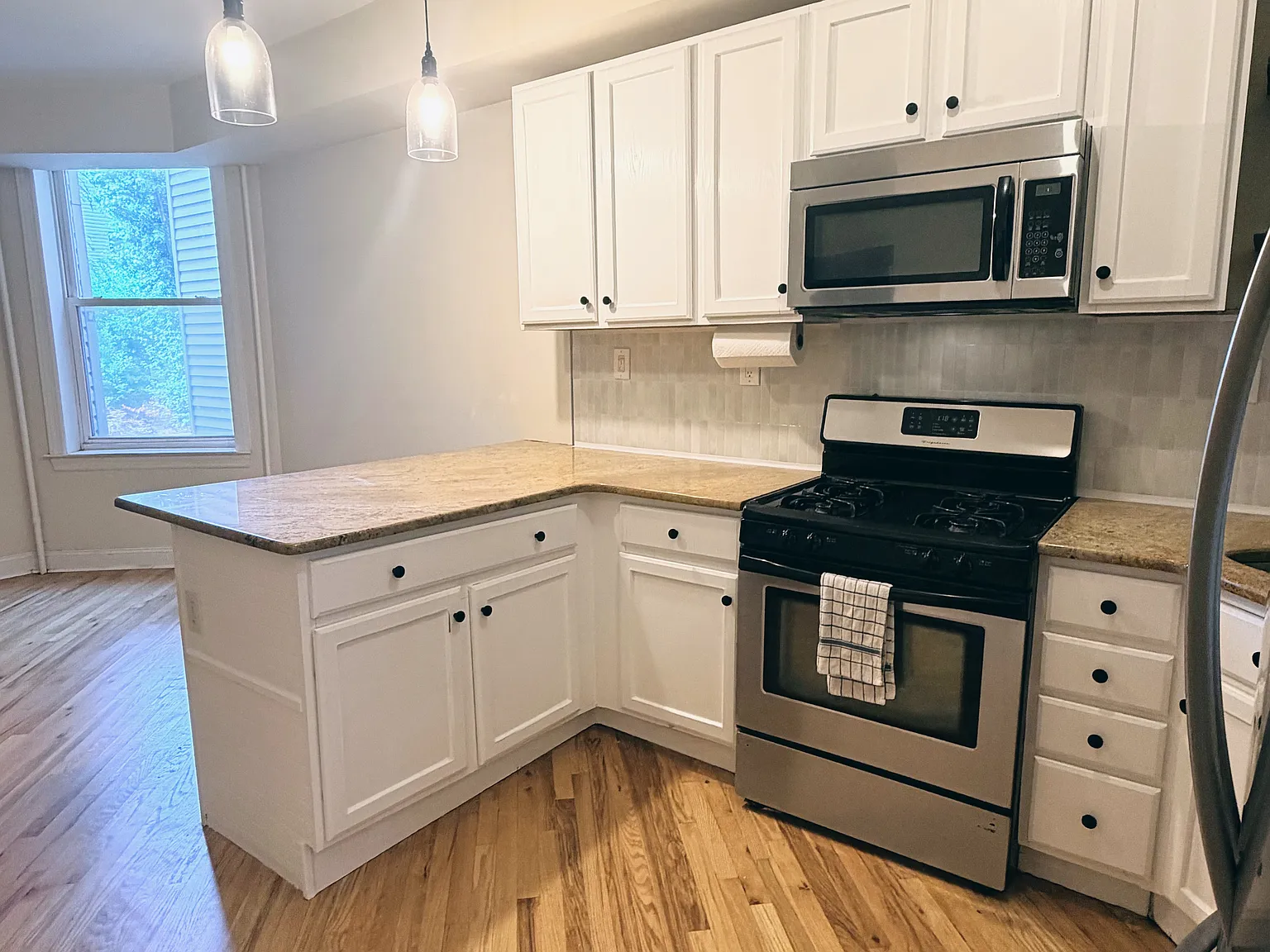 2 bed, 780 sqft, $3,195 — Photo 3