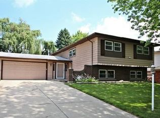 817 W Sunset Dr, Oak Park, IL 60425