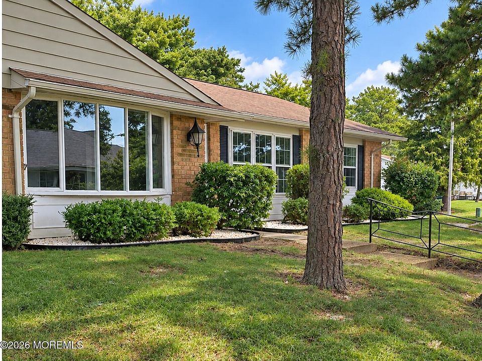 1st image of 21B Cambridge Circle