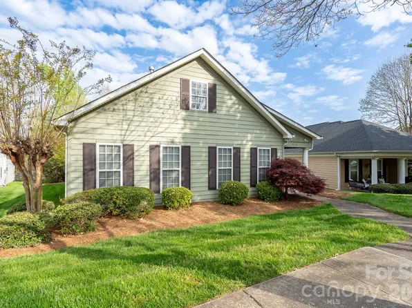 10030 Bishops Gate Blvd, Pineville, NC 28134