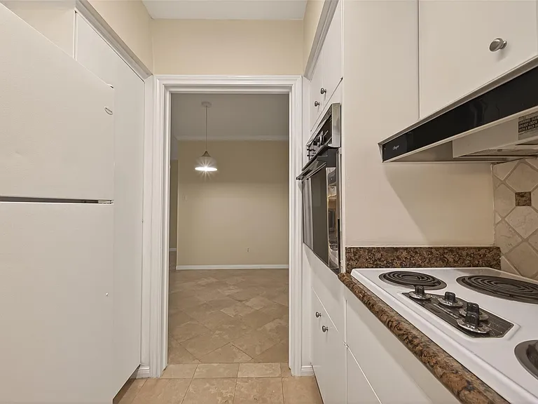 2600 Bellefontaine St #B24 — Photo 16