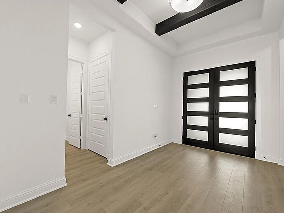 Huntley III C foyer