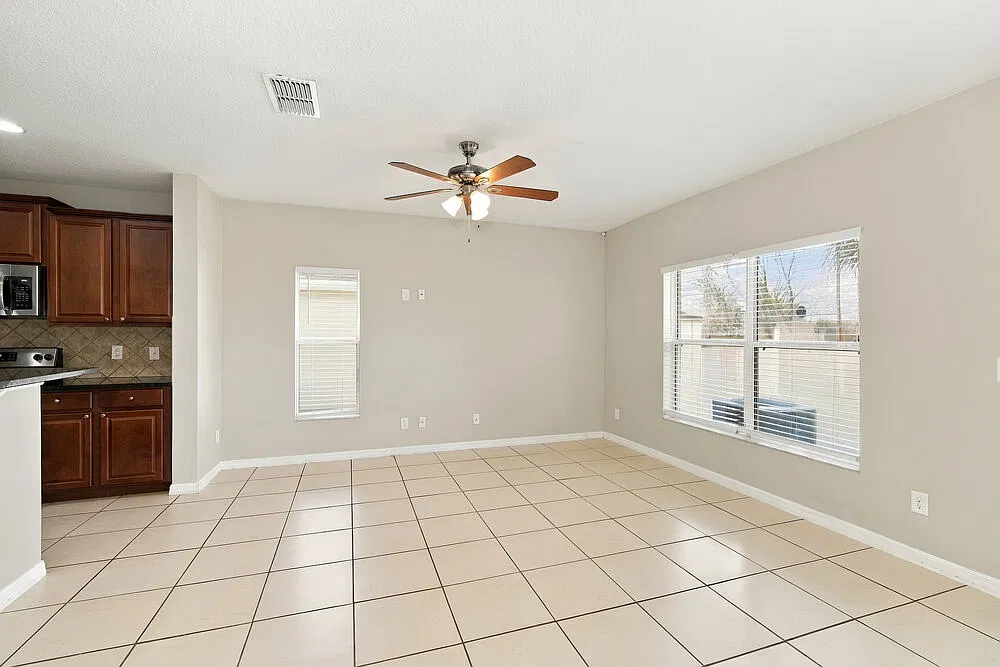 4 bed, 2.5 bath, 2184 sqft, $2,645 — Photo 4