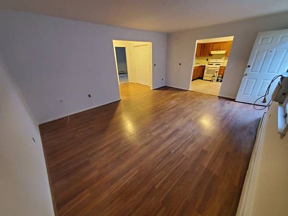 4th image of 13 Bronxville Ln Floor 1
